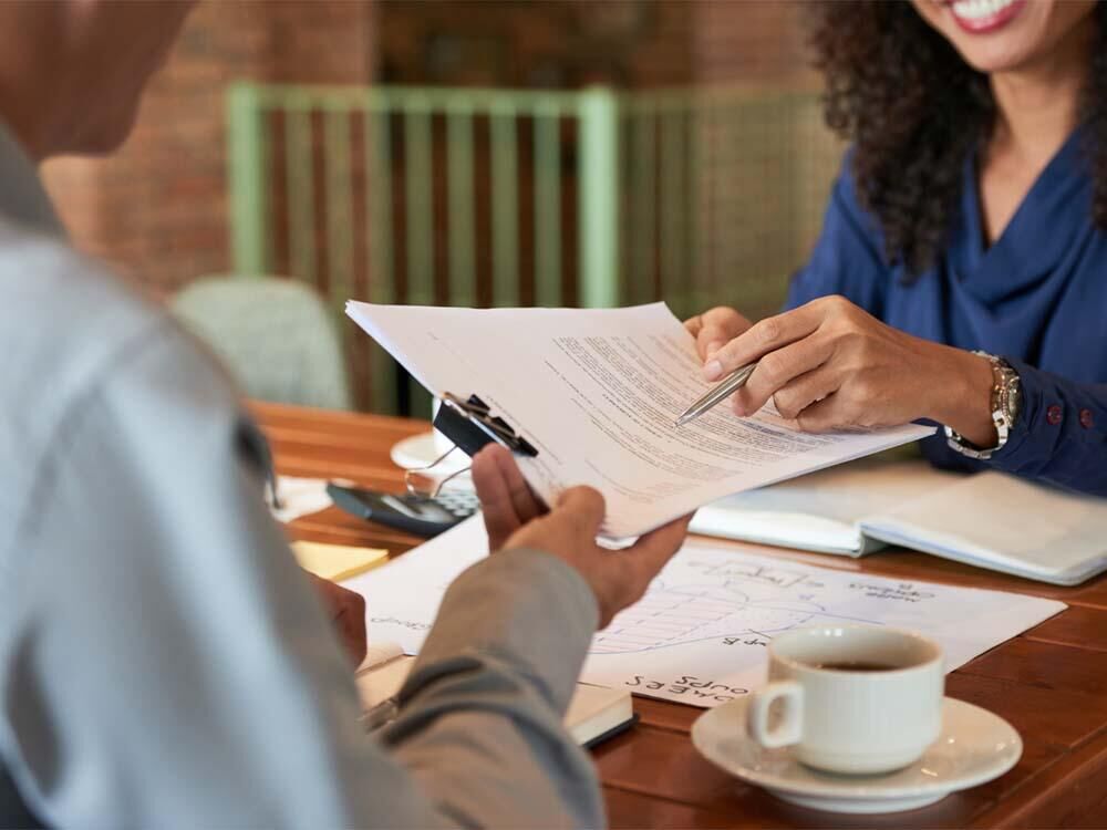 Transmission d’entreprise : comment réduire la fiscalité lors d’une cession de titres ?