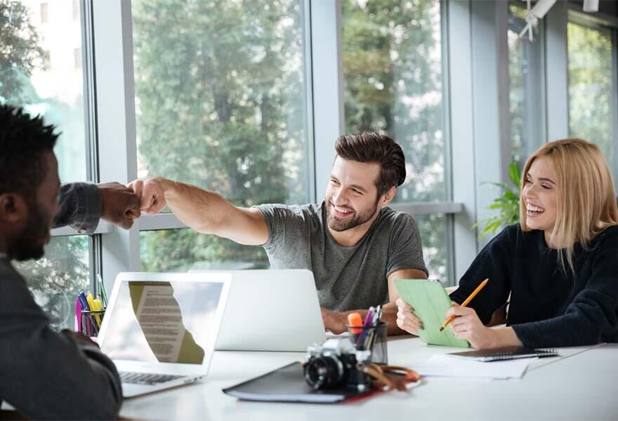 Aide structuration sociale d'entreprise : statut social dirigeant, embauche, obligations légales