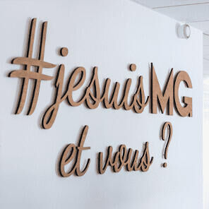 Signature #JesuisMGetVous dans les locaux du groupe MG