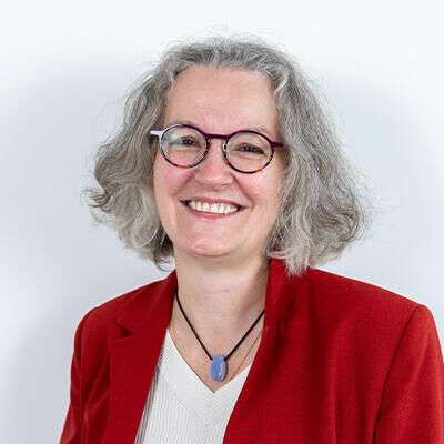 Julie Nichon-Cresp